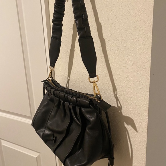 Marella Black Leather Zipper Close Handbag - Picture 4 of 11